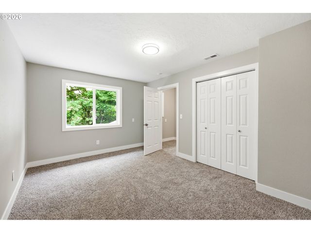 5325 Se HULL Ave, Milwaukie, OR 97267