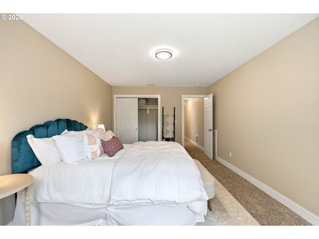 5325 Se HULL Ave, Milwaukie, OR 97267