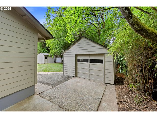 5325 Se HULL Ave, Milwaukie, OR 97267