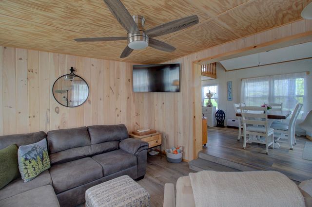 2 Gull Lane, South Hero, VT 05486
