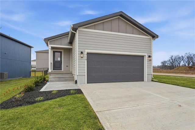 804 Glenn Circle, Raymore, MO 64083