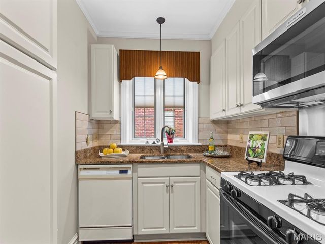 7398 Norwood Avenue 1E, University City, MO 63130