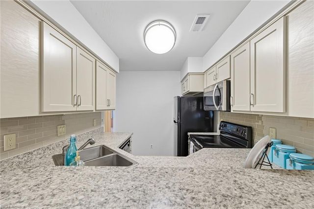 2416 Loran CT, Virginia Beach, VA 23451