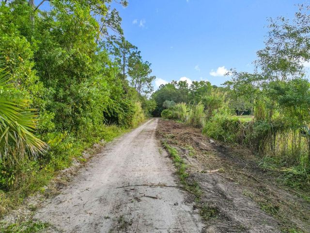 15595 43rd Road N, Loxahatchee Groves, FL 33470