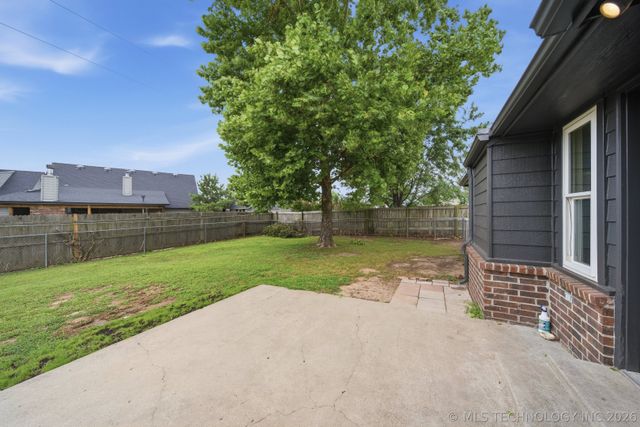 1004 W Beech Street, Skiatook, OK 74070