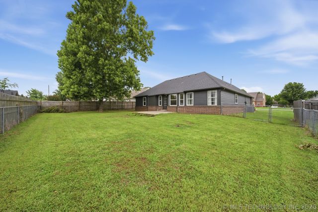 1004 W Beech Street, Skiatook, OK 74070