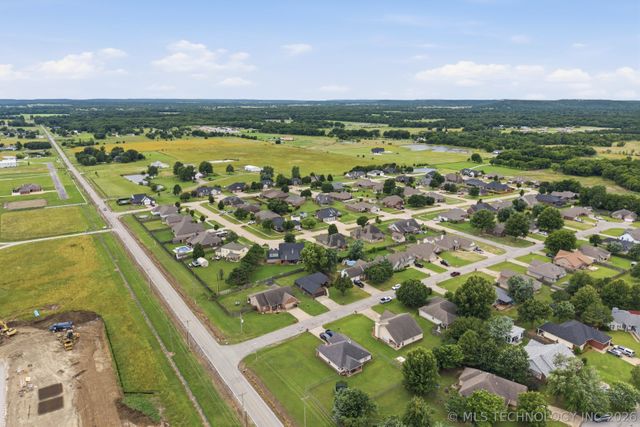 1004 W Beech Street, Skiatook, OK 74070