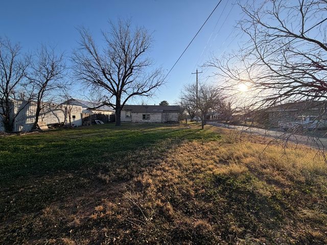908 N 10th Street, Ballinger, TX 76821