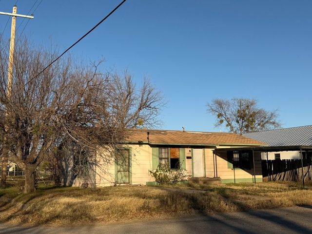 908 N 10th Street, Ballinger, TX 76821