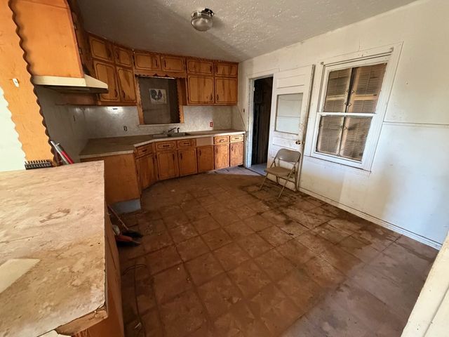 908 N 10th Street, Ballinger, TX 76821