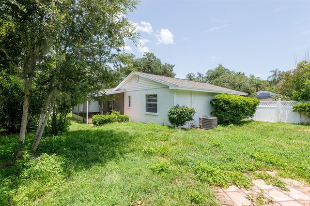 902 SHANGRI LA DRIVE, Seffner, FL 33584
