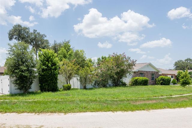 902 SHANGRI LA DRIVE, Seffner, FL 33584