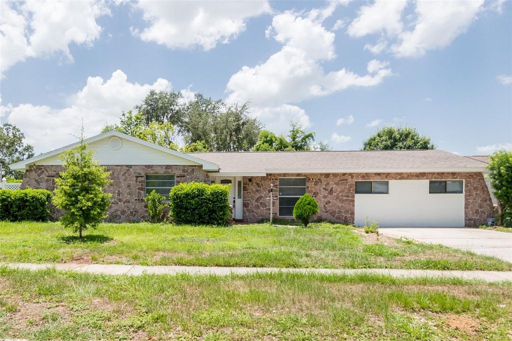 902 SHANGRI LA DRIVE, Seffner, FL 33584
