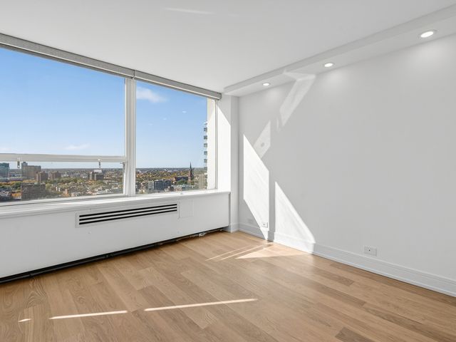 1455 N Sandburg Terrace 2403, Chicago, IL 60610