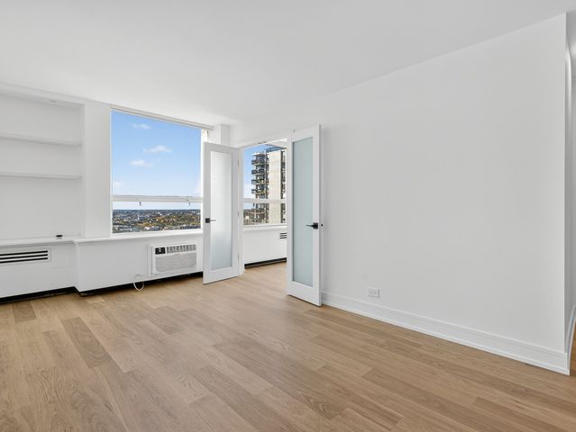 1455 N Sandburg Terrace 2403, Chicago, IL 60610