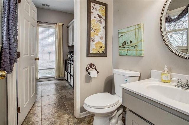 46 NE Shoreview Drive, Lee's Summit, MO 64064