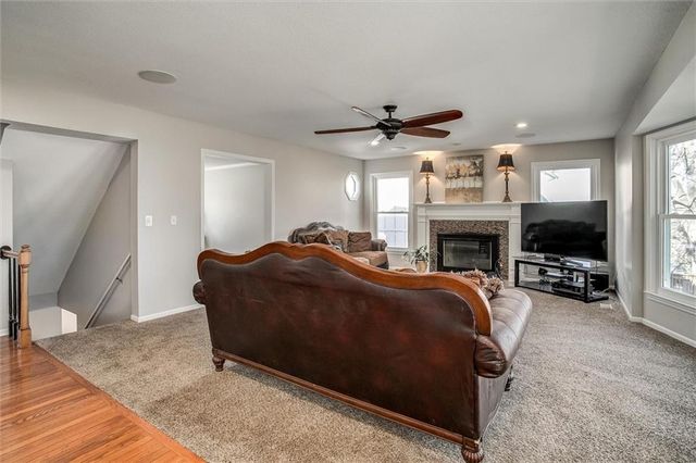 46 NE Shoreview Drive, Lee's Summit, MO 64064