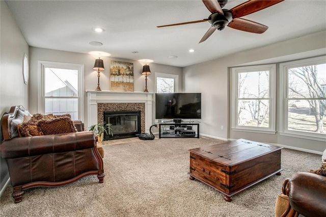 46 NE Shoreview Drive, Lee's Summit, MO 64064