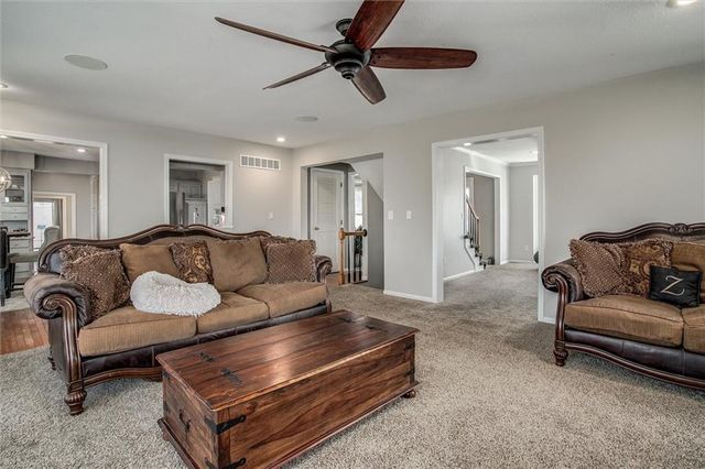 46 NE Shoreview Drive, Lee's Summit, MO 64064