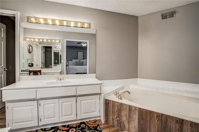 46 NE Shoreview Drive, Lee's Summit, MO 64064