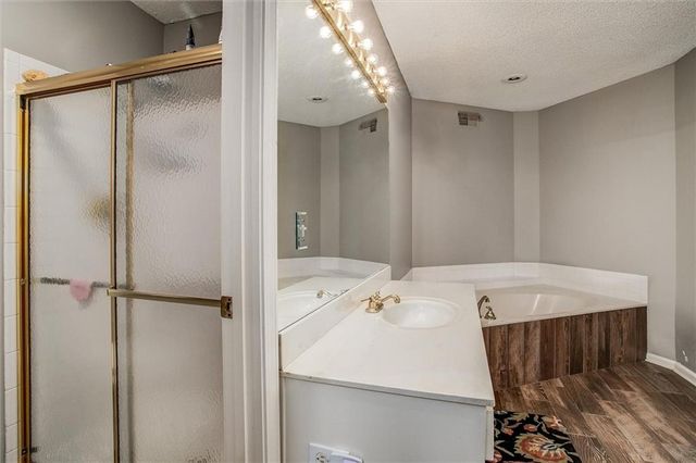 46 NE Shoreview Drive, Lee's Summit, MO 64064