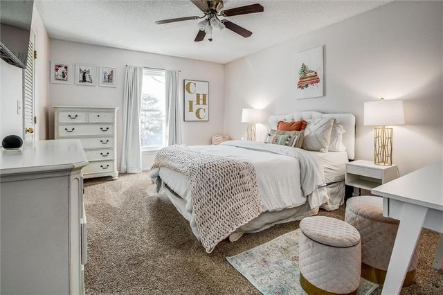 46 NE Shoreview Drive, Lee's Summit, MO 64064