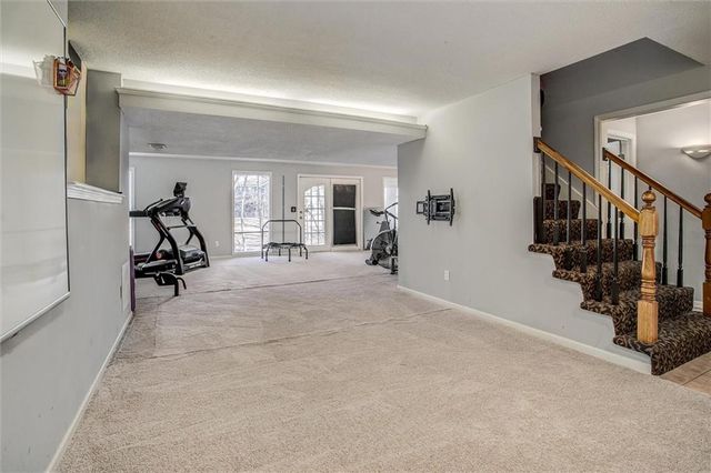 46 NE Shoreview Drive, Lee's Summit, MO 64064