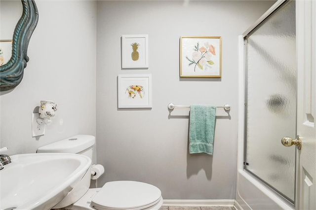 46 NE Shoreview Drive, Lee's Summit, MO 64064