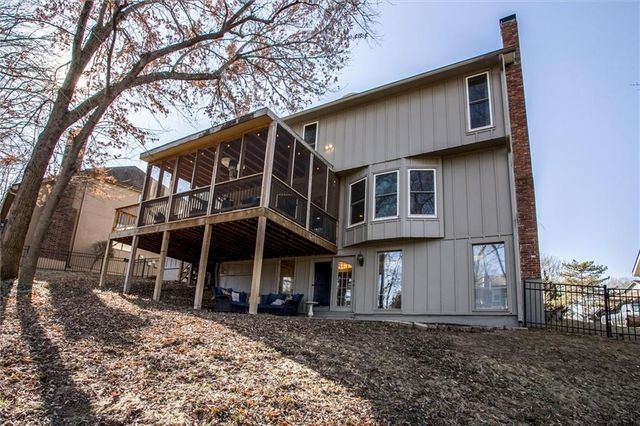 46 NE Shoreview Drive, Lee's Summit, MO 64064