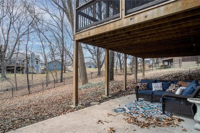 46 NE Shoreview Drive, Lee's Summit, MO 64064