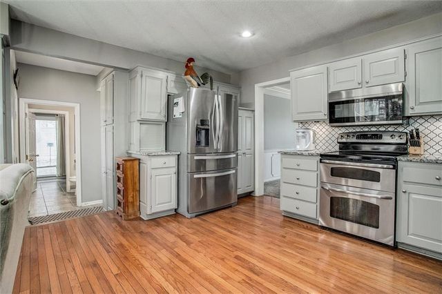 46 NE Shoreview Drive, Lee's Summit, MO 64064