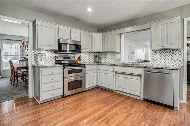 46 NE Shoreview Drive, Lee's Summit, MO 64064