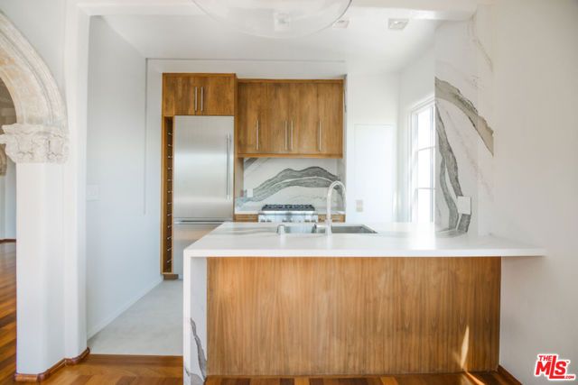 1302 N Sweetzer Avenue 402, West Hollywood, CA 90046