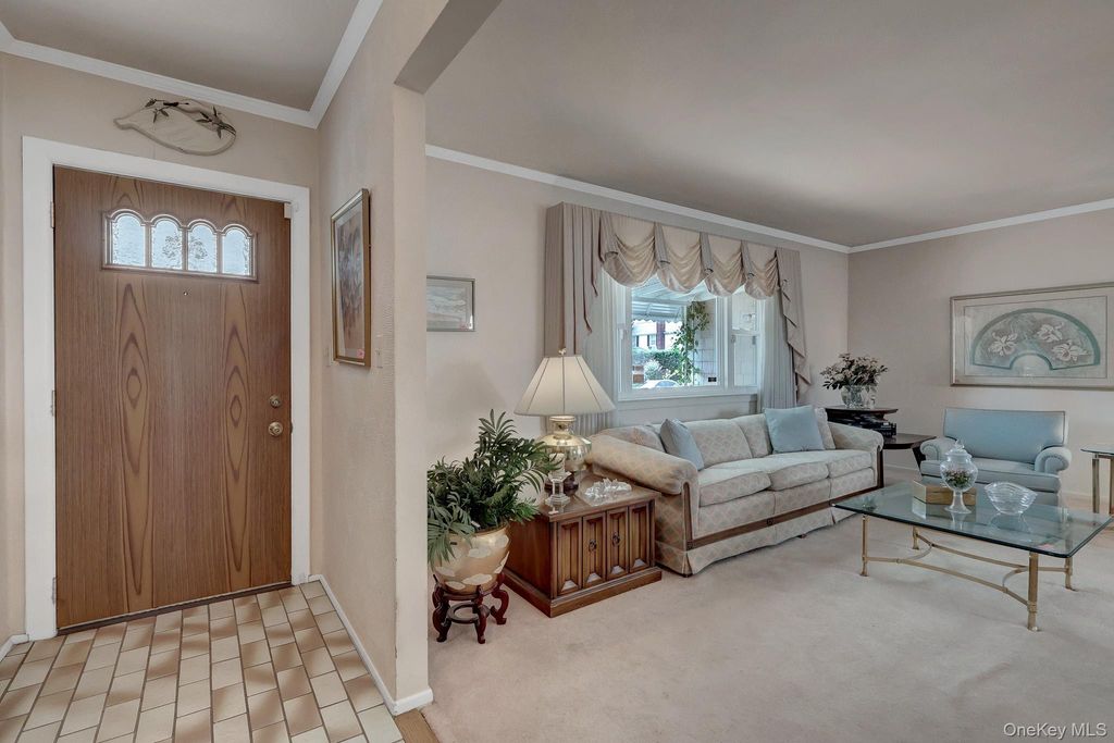 85 Joseph Street, New Hyde Park, NY 11040 — photo 4