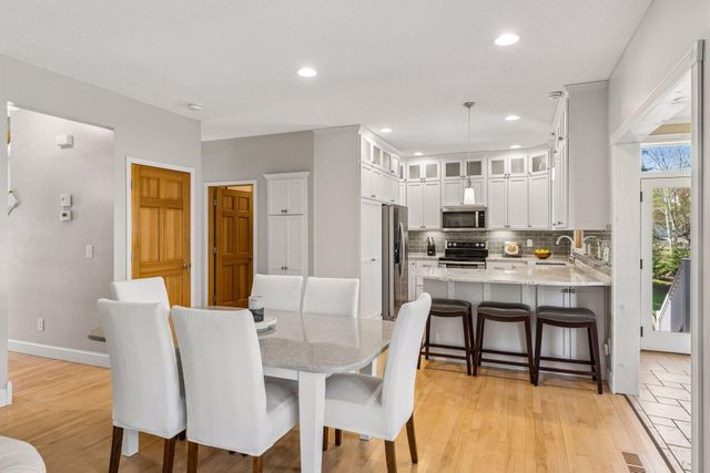 1206 Creekside Crossing, Stillwater, MN 55082