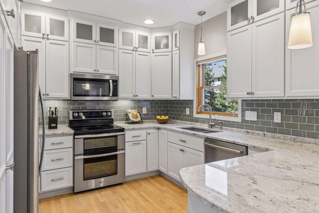1206 Creekside Crossing, Stillwater, MN 55082