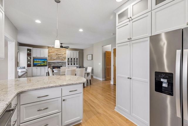 1206 Creekside Crossing, Stillwater, MN 55082