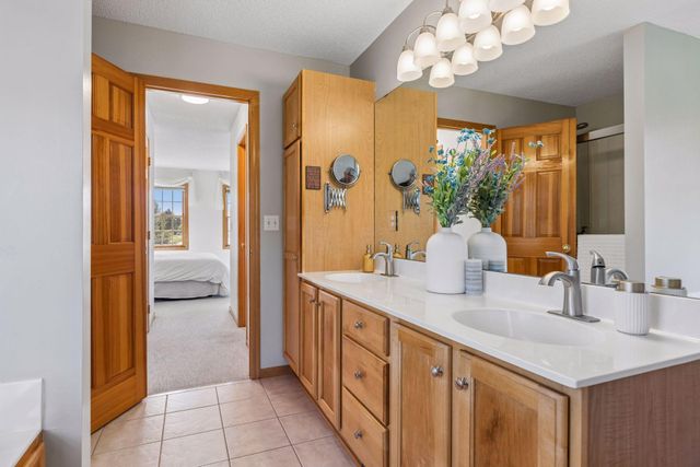 1206 Creekside Crossing, Stillwater, MN 55082