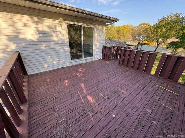 16 Linden Street, Coram, NY 11727