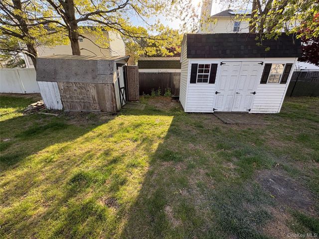 16 Linden Street, Coram, NY 11727