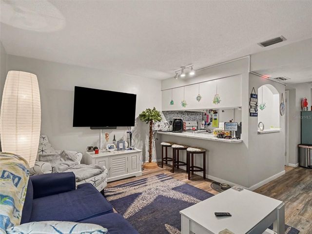 908 BYRON LANE 6, Sarasota, FL 34243