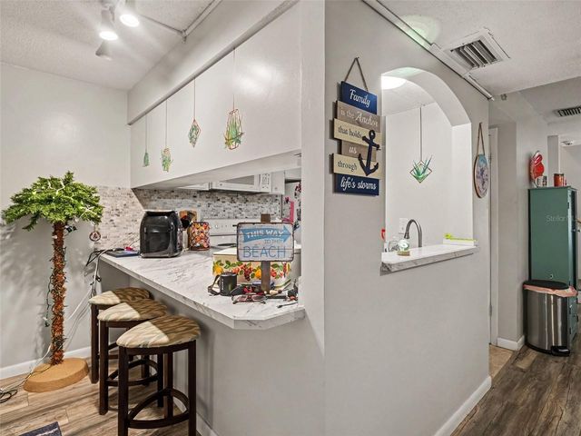 908 BYRON LANE 6, Sarasota, FL 34243