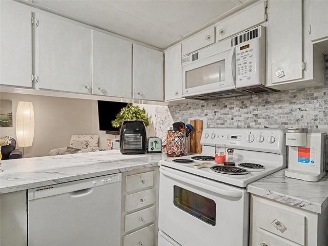 908 BYRON LANE 6, Sarasota, FL 34243