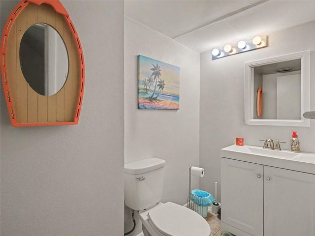 908 BYRON LANE 6, Sarasota, FL 34243