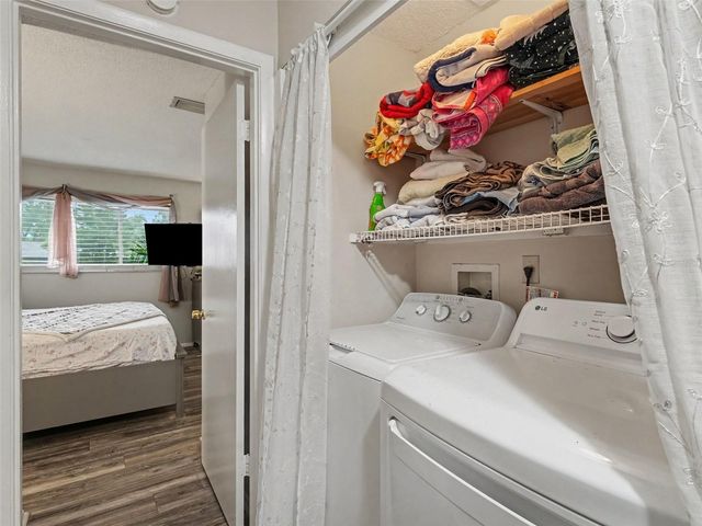 908 BYRON LANE 6, Sarasota, FL 34243