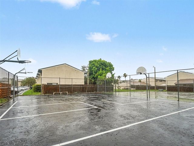908 BYRON LANE 6, Sarasota, FL 34243
