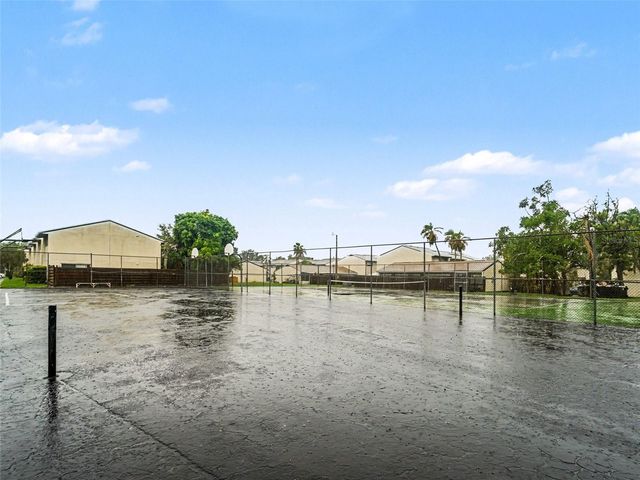 908 BYRON LANE 6, Sarasota, FL 34243