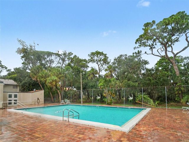 908 BYRON LANE 6, Sarasota, FL 34243