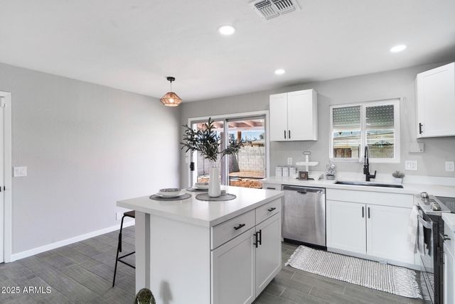 2014 E BAYBERRY Avenue, Mesa, AZ 85204