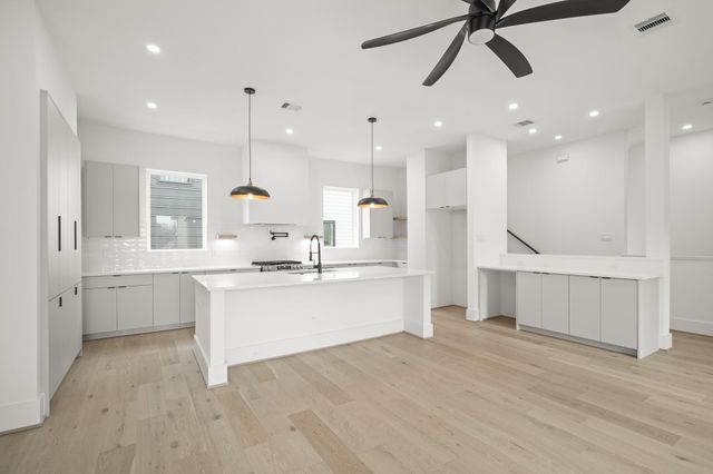 319 N Nagle Street, Houston, TX 77003